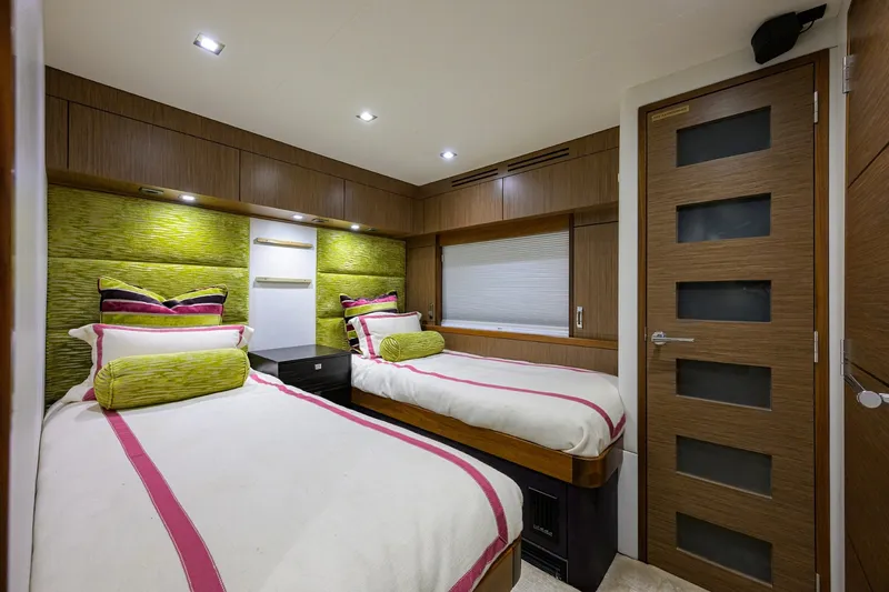 Slide: The Image of Hatteras 80 Motor Yacht 2013 - 32