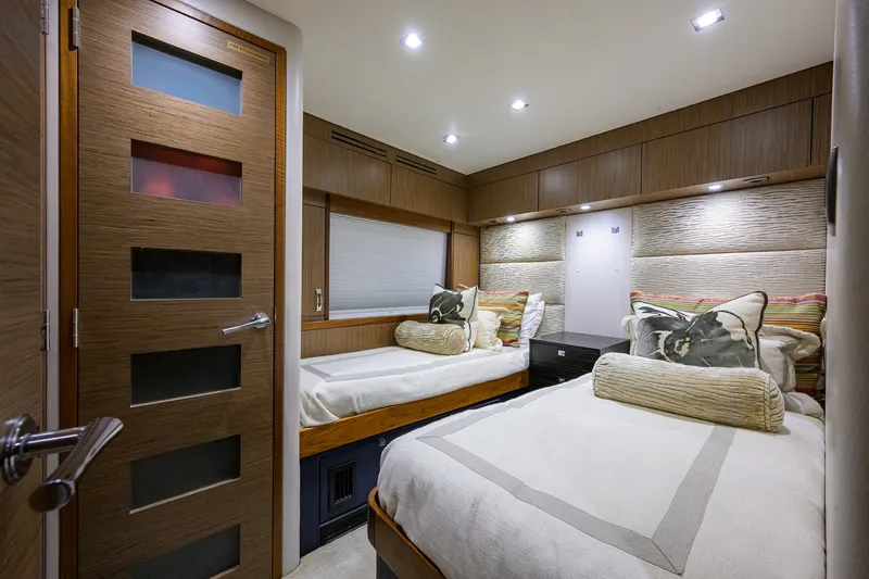 Slide: The Image of Hatteras 80 Motor Yacht 2013 - 37