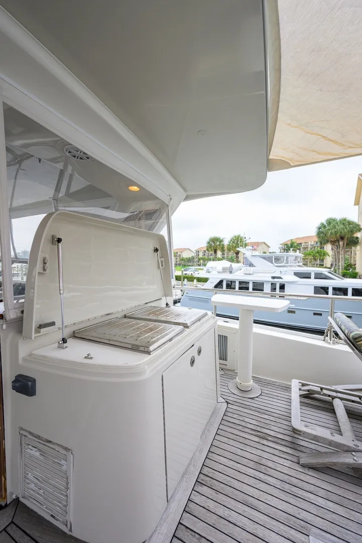Slide: The Image of Hatteras 80 Motor Yacht 2013 - 46