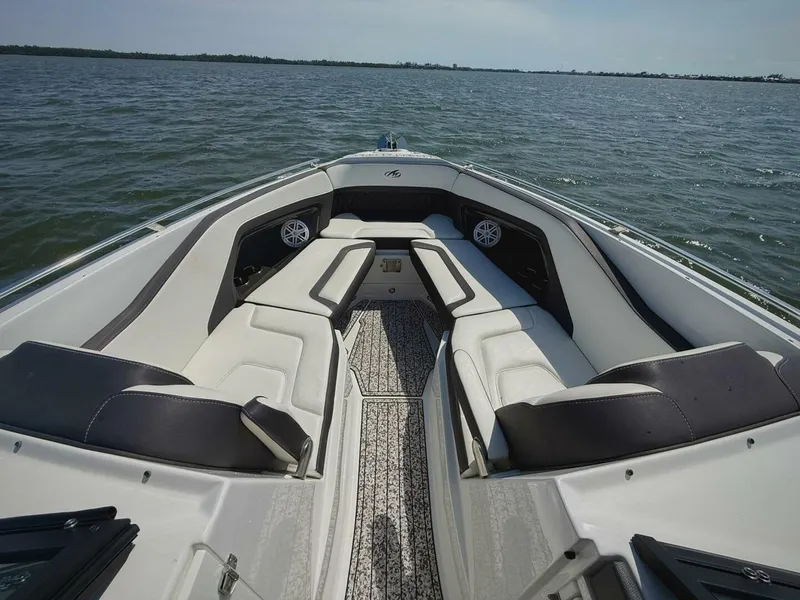 Slide: The Image of Monterey 305 SS 2020 - 2