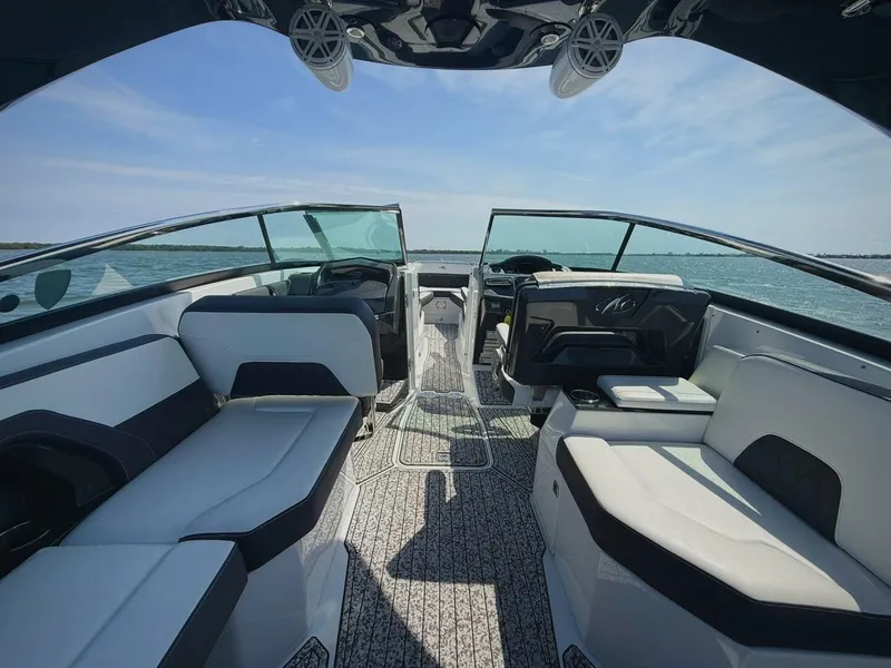 Slide: The Image of Monterey 305 SS 2020 - 3