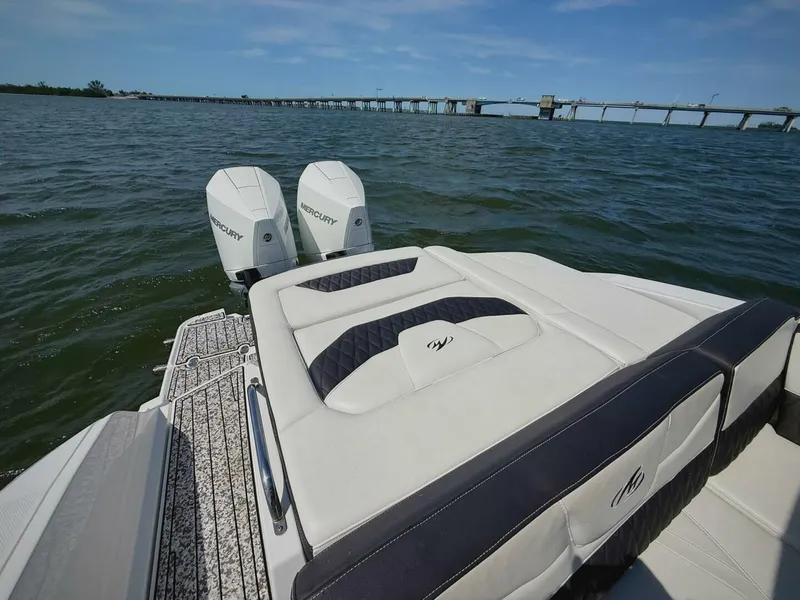 Slide: The Image of Monterey 305 SS 2020 - 34