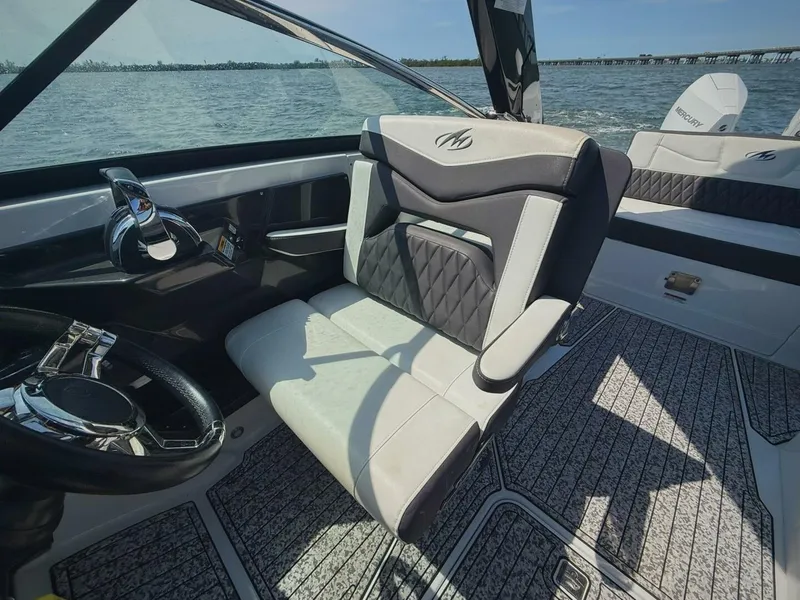 Slide: The Image of Monterey 305 SS 2020 - 7