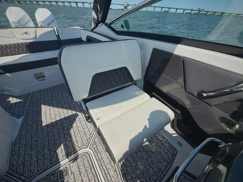 Slide: The Image of Monterey 305 SS 2020 - 8