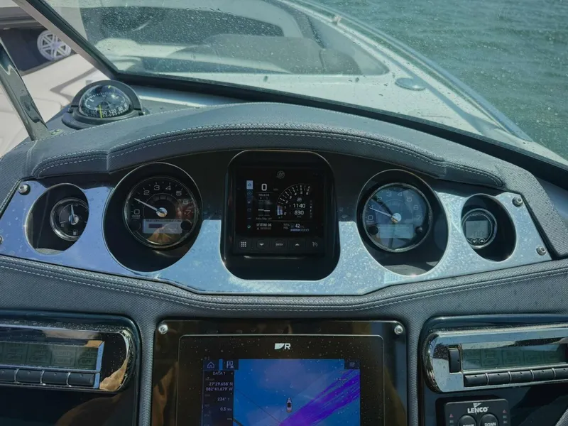 Slide: The Image of Monterey 305 SS 2020 - 9
