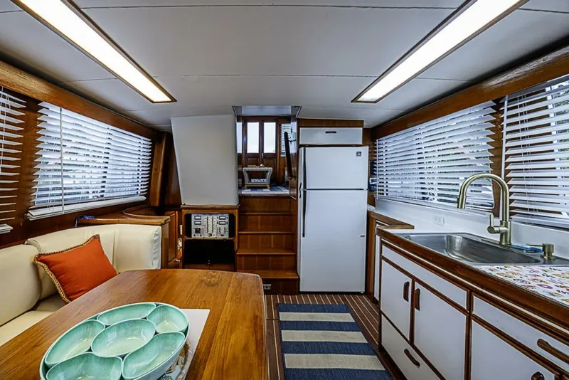 Slide: The Image of Gulfstar 44 Motor Yacht 1985 - 16