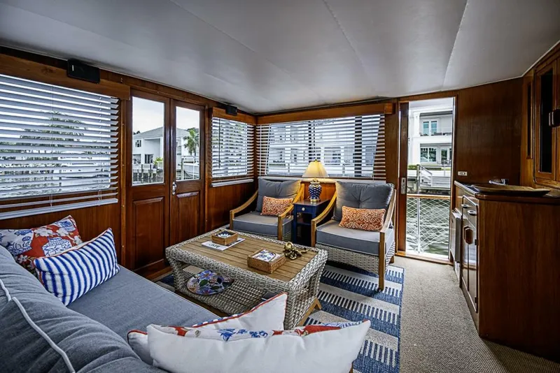 Slide: The Image of Gulfstar 44 Motor Yacht 1985 - 18