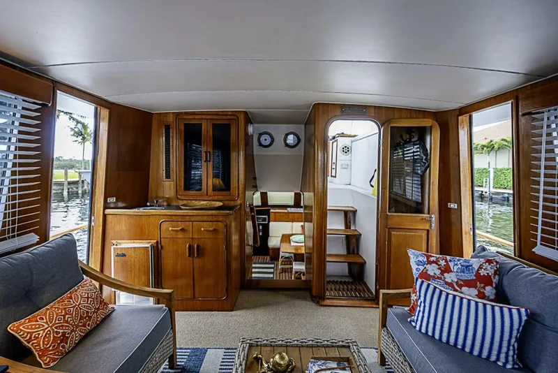 Slide: The Image of Gulfstar 44 Motor Yacht 1985 - 19
