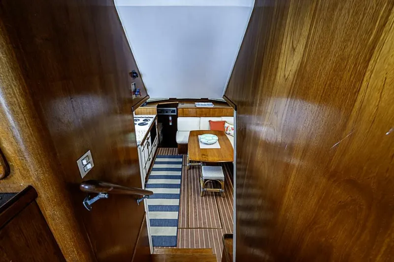 Slide: The Image of Gulfstar 44 Motor Yacht 1985 - 20