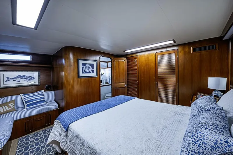 Slide: The Image of Gulfstar 44 Motor Yacht 1985 - 22