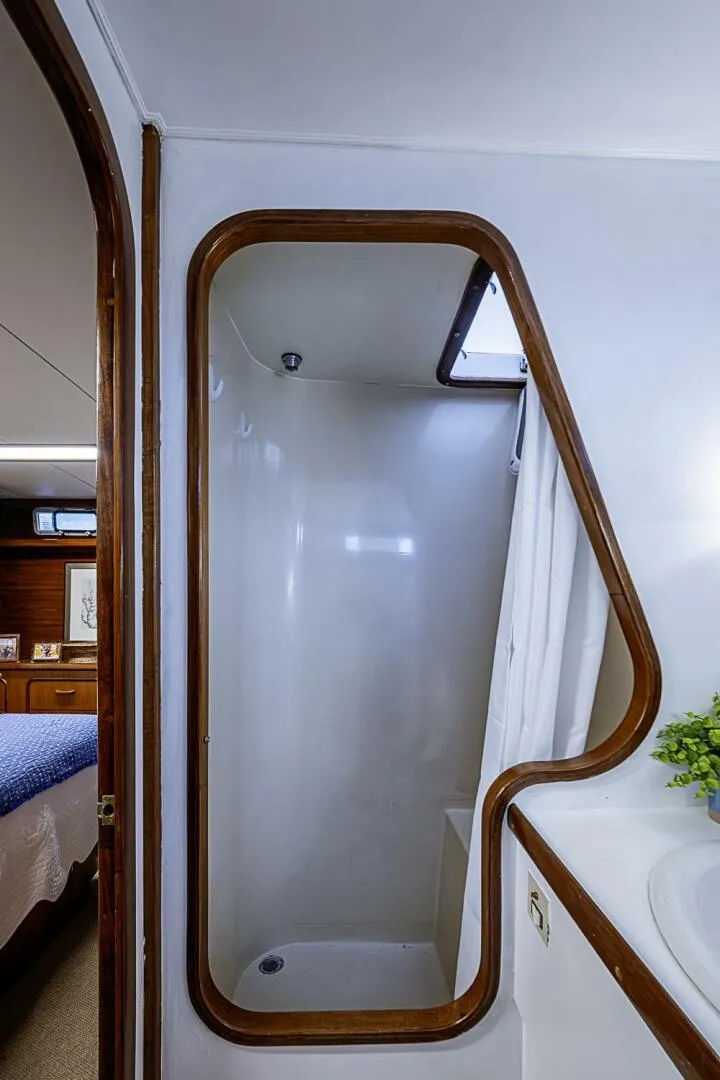 Slide: The Image of Gulfstar 44 Motor Yacht 1985 - 25