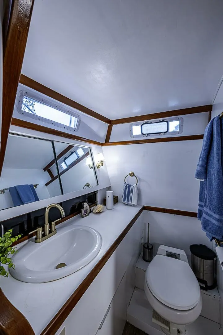 Slide: The Image of Gulfstar 44 Motor Yacht 1985 - 26