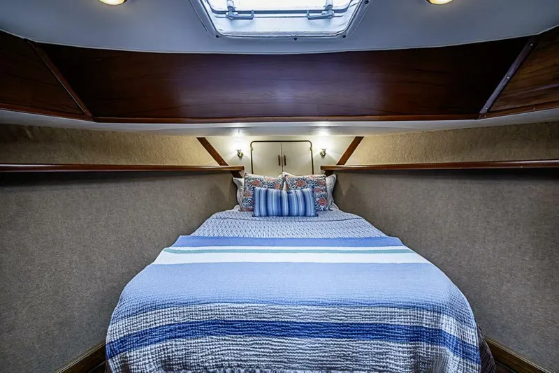 Slide: The Image of Gulfstar 44 Motor Yacht 1985 - 28