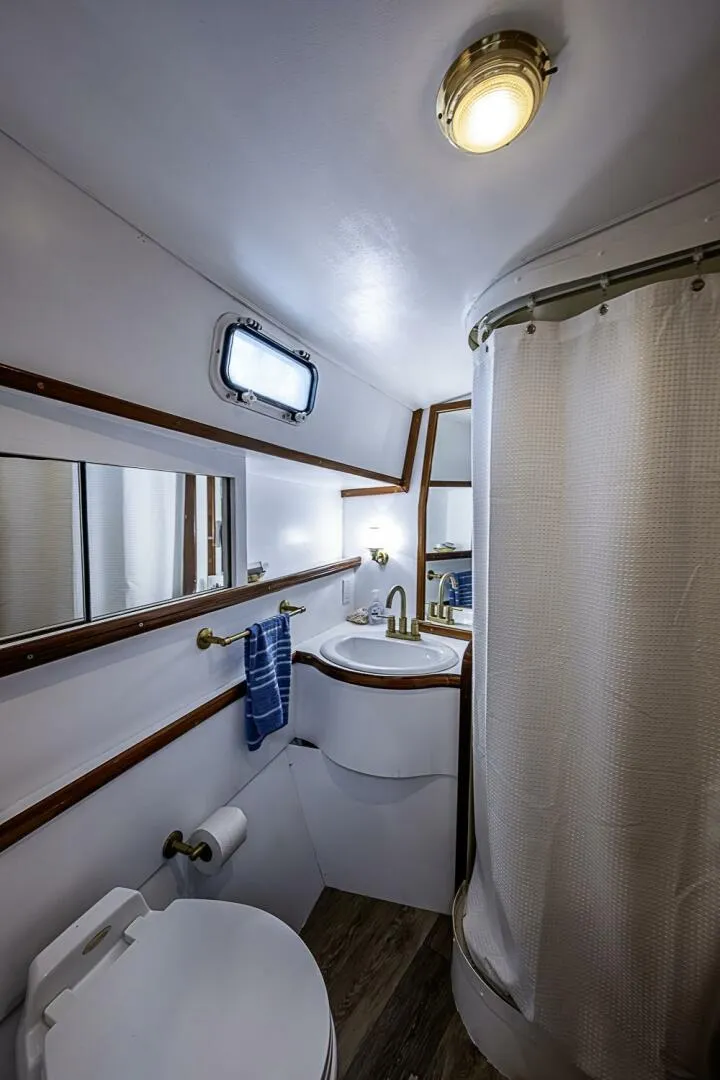 Slide: The Image of Gulfstar 44 Motor Yacht 1985 - 30