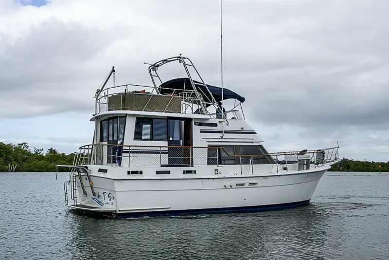 Slide: The Image of Gulfstar 44 Motor Yacht 1985 - 32