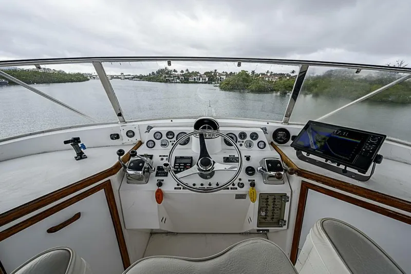Slide: The Image of Gulfstar 44 Motor Yacht 1985 - 7