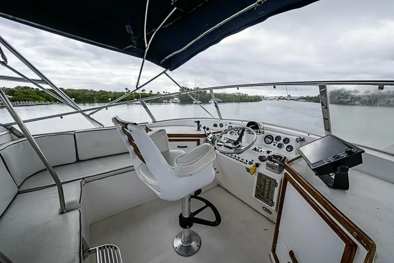Slide: The Image of Gulfstar 44 Motor Yacht 1985 - 8