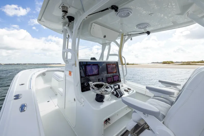 Slide: The Image of Yellowfin 32 Offshore 2014 - 16