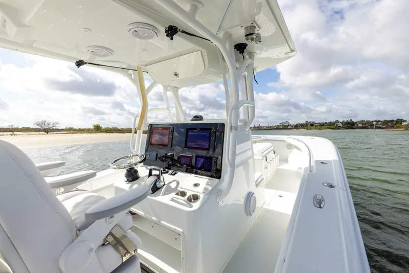 Slide: The Image of Yellowfin 32 Offshore 2014 - 17
