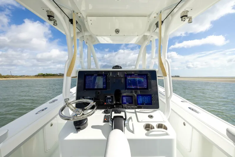 Slide: The Image of Yellowfin 32 Offshore 2014 - 18