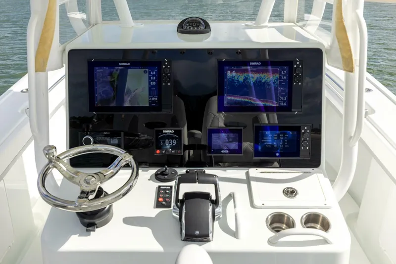 Slide: The Image of Yellowfin 32 Offshore 2014 - 19