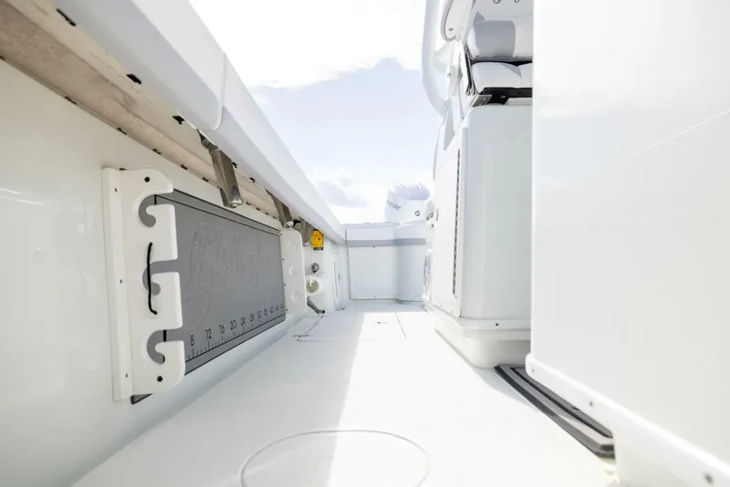 Slide: The Image of Yellowfin 32 Offshore 2014 - 25