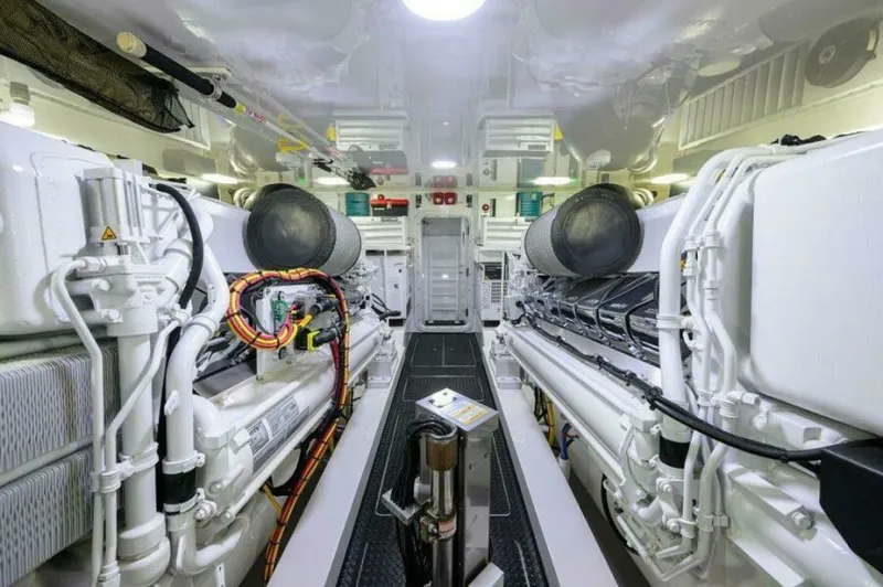 Slide: The Image of Viking 72 Convertible 2020 - 43