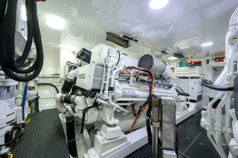 Slide: The Image of Viking 72 Convertible 2020 - 48