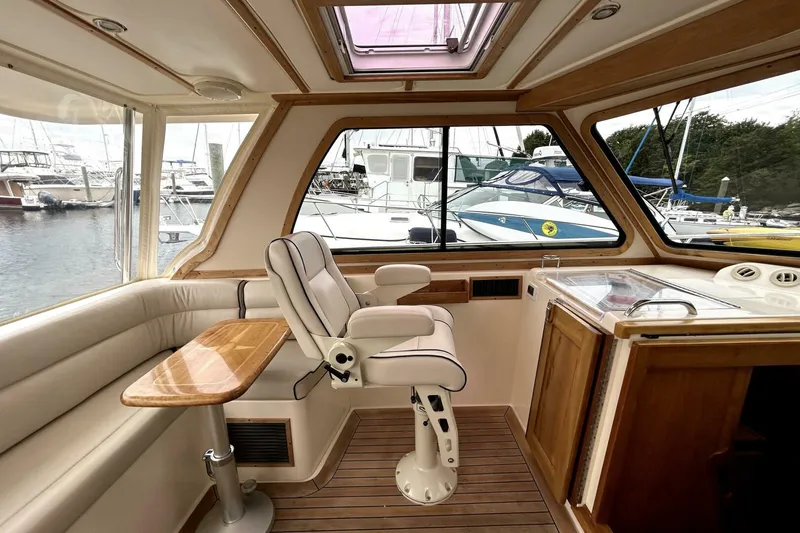 Slide: The Image of Sabre 38 Hard Top Express 2006 - 8