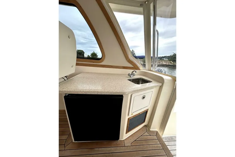 Slide: The Image of Sabre 38 Hard Top Express 2006 - 9