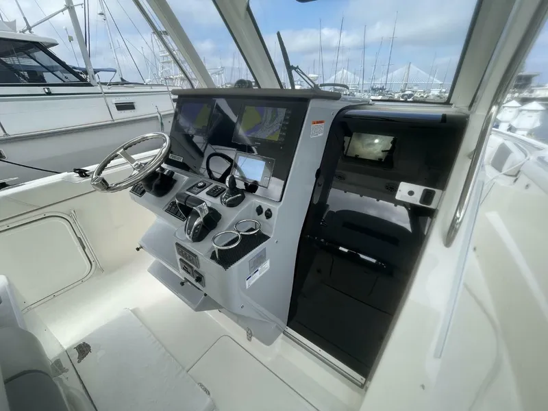 Slide: The Image of Pursuit S 328 Sport 2021 - 16