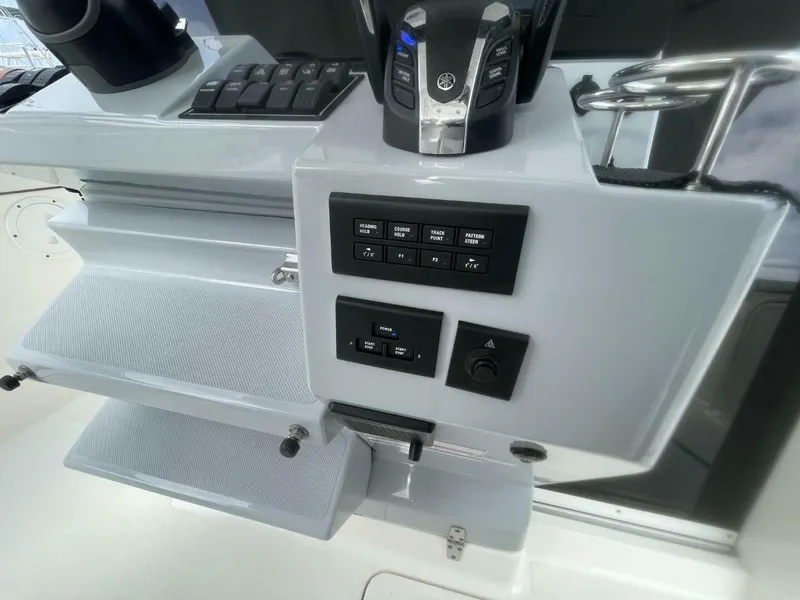 Slide: The Image of Pursuit S 328 Sport 2021 - 24