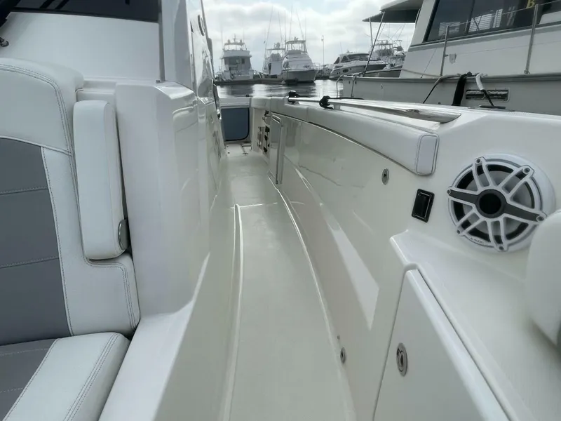 Slide: The Image of Pursuit S 328 Sport 2021 - 9