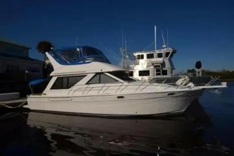 The Image of Bayliner 3988 Motoryacht 1998 - 0