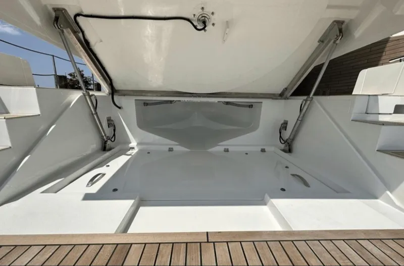 Slide: The Image of Galeon 510 SKY 2024 - 11