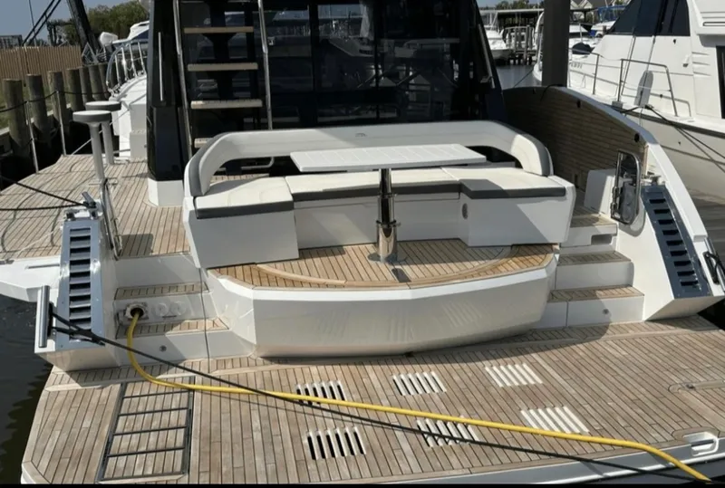 Slide: The Image of Galeon 510 SKY 2024 - 12