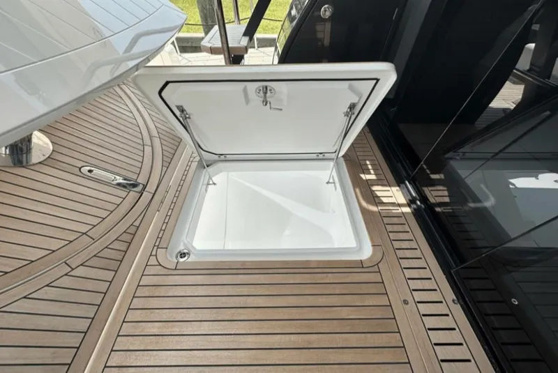 Slide: The Image of Galeon 510 SKY 2024 - 17