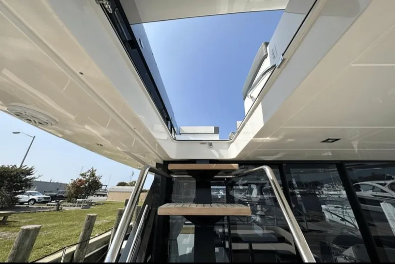 Slide: The Image of Galeon 510 SKY 2024 - 19
