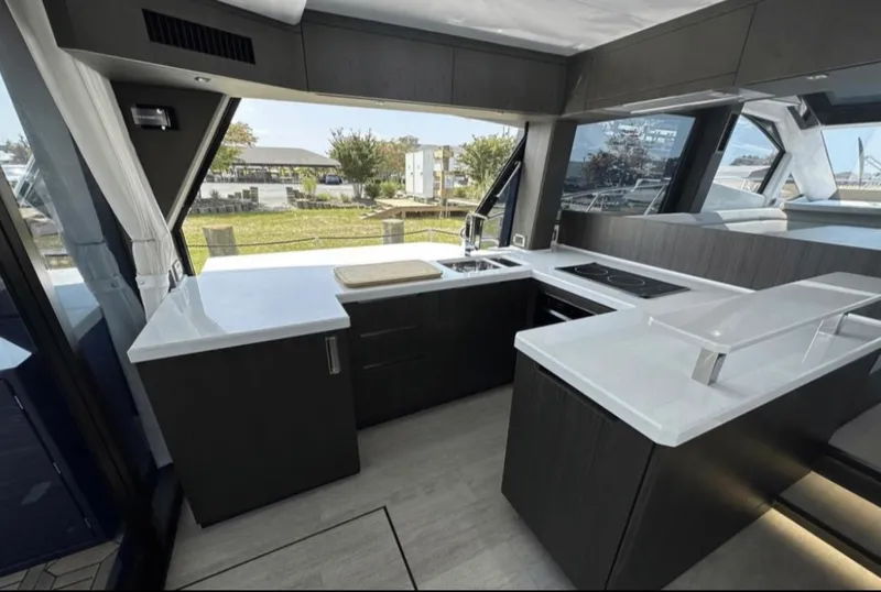 Slide: The Image of Galeon 510 SKY 2024 - 24