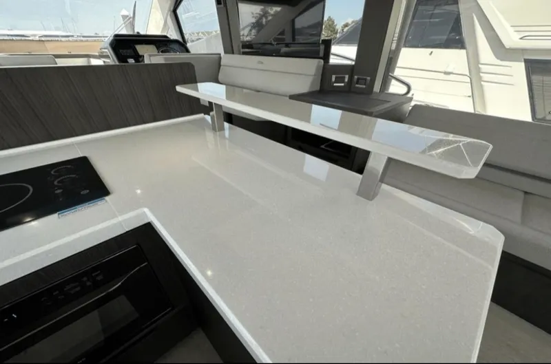 Slide: The Image of Galeon 510 SKY 2024 - 27