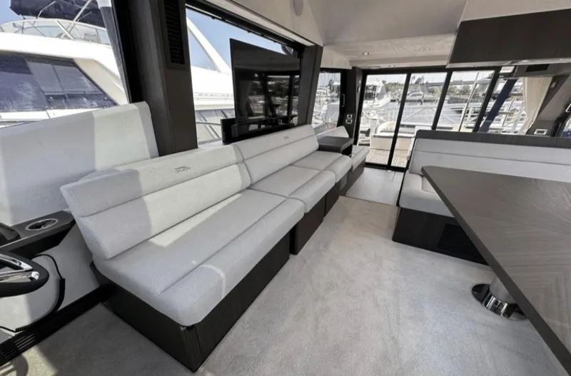 Slide: The Image of Galeon 510 SKY 2024 - 31