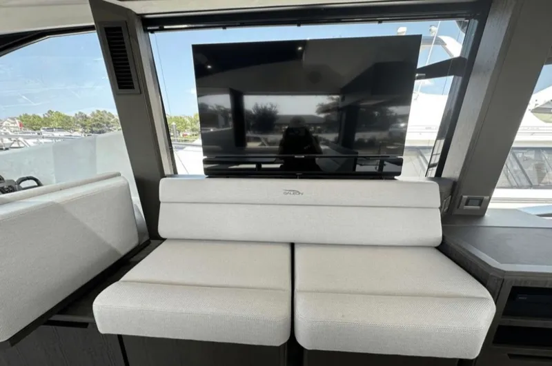 Slide: The Image of Galeon 510 SKY 2024 - 32