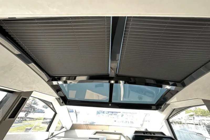 Slide: The Image of Galeon 510 SKY 2024 - 39