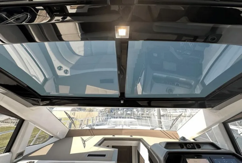 Slide: The Image of Galeon 510 SKY 2024 - 41