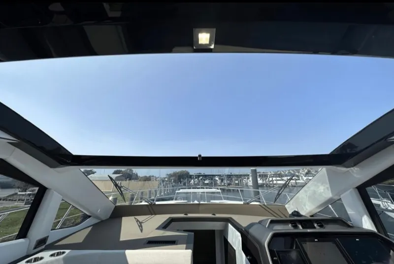 Slide: The Image of Galeon 510 SKY 2024 - 42
