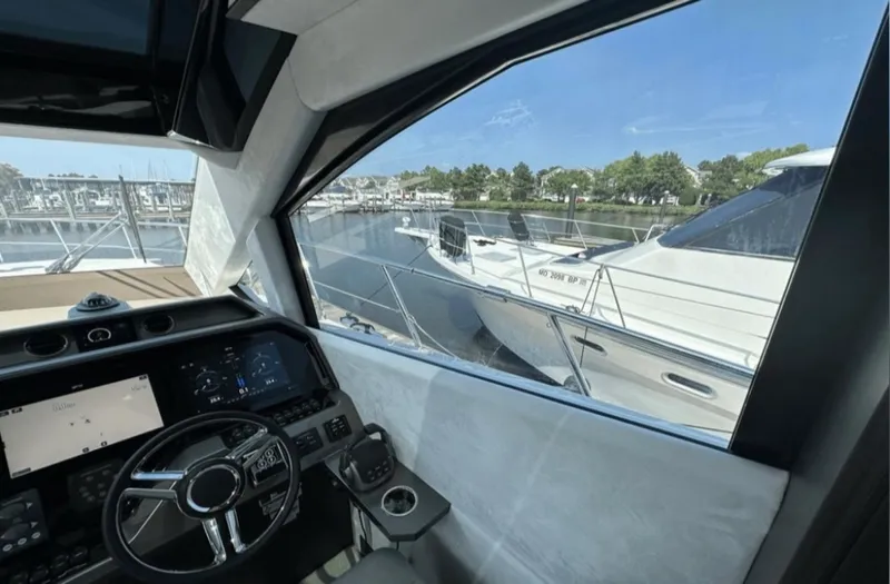 Slide: The Image of Galeon 510 SKY 2024 - 43