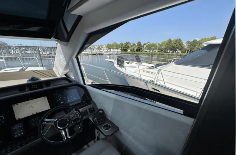 Slide: The Image of Galeon 510 SKY 2024 - 44
