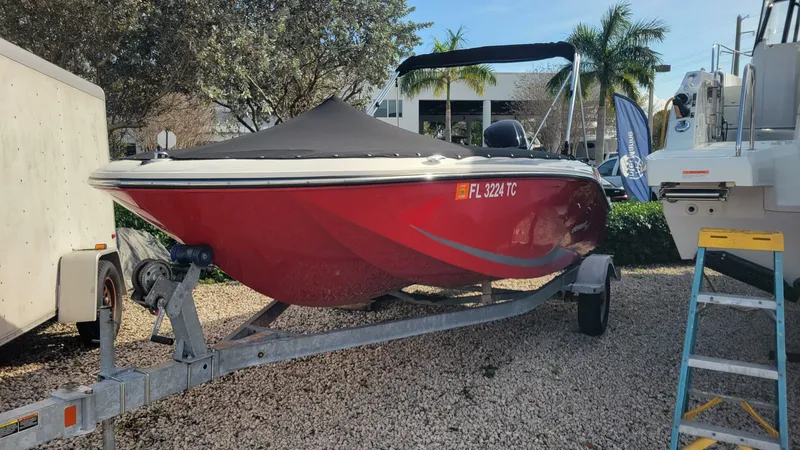 The Image of Bayliner Element M17 2022 - 0