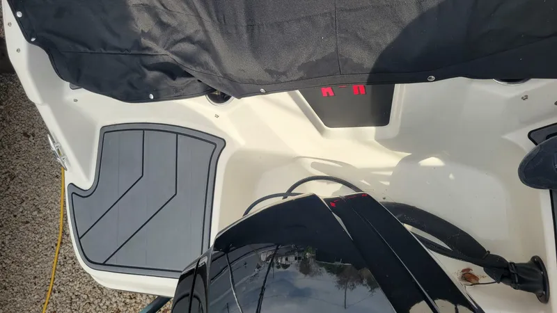 Slide: The Image of Bayliner Element M17 2022 - 21