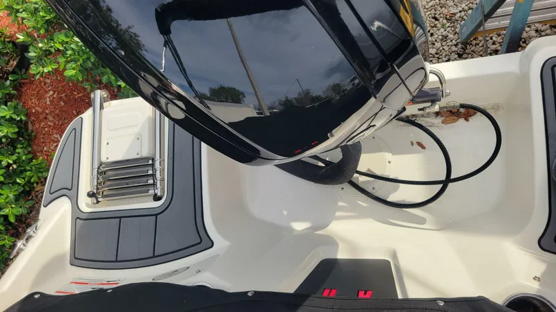 Slide: The Image of Bayliner Element M17 2022 - 22